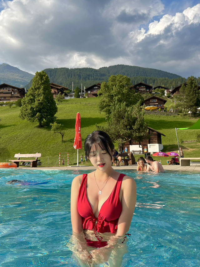 아이거 뷰의 그린델발트 무료 수영장🏊‍♀️