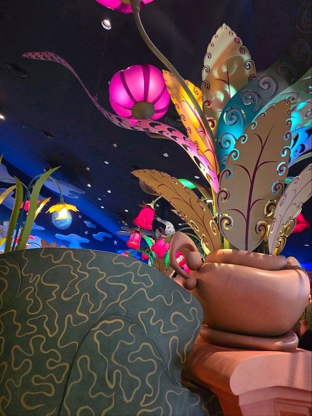 Dine in Wonderland in Queen of Hearts Banquet, Tokyo Disneyland