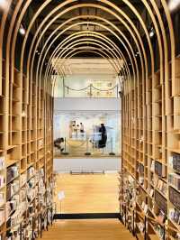 Waseda International House of Literature (Haruki Murakami Library) – A Lyrical Tunnel of Words in To