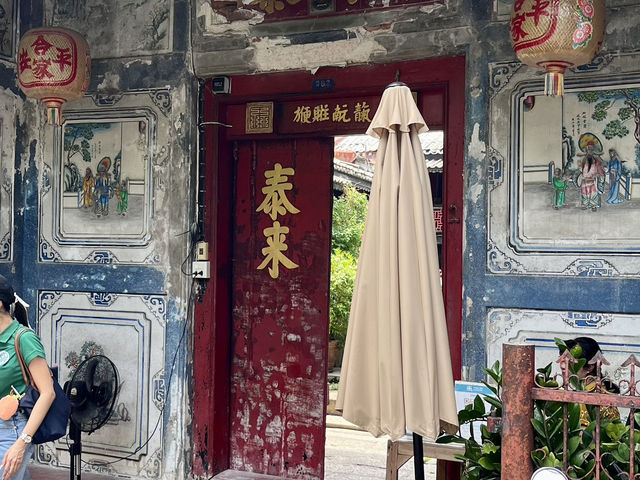 A 230 years old mansion hidden in the modern city  