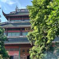 🕊️ Tranquility Amidst the Peaks — A Visit to 灵隐寺 (Lingyin Temple)