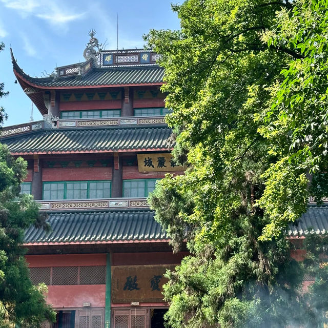 🕊️ Tranquility Amidst the Peaks — A Visit to 灵隐寺 (Lingyin Temple)