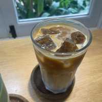 🌿 ซ่อนตัวในสวน: Yellow Lane Cafe อารีย์