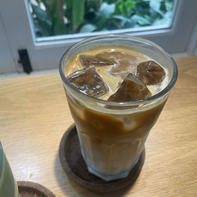 🌿 ซ่อนตัวในสวน: Yellow Lane Cafe อารีย์