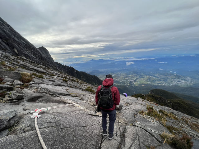 🌄 登上KK山的絕美旅程！