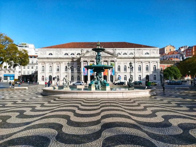 Discovering Iconic Landmarks in Lisbon City Center