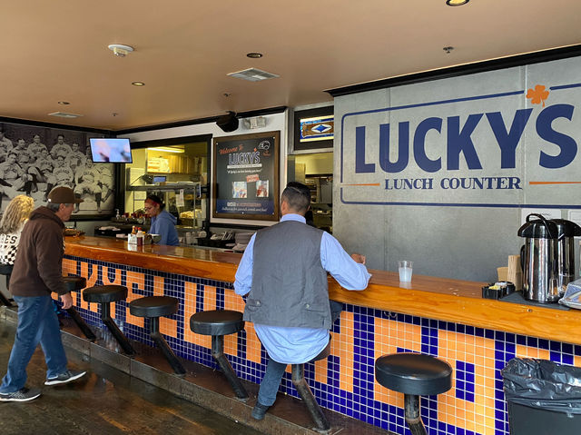 聖地牙哥教士隊看球的絕佳餐廳選擇！Lucky's Lunch Counter