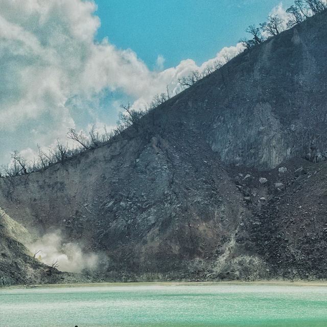 Mist and Magic: Kawah Putih’s Ethereal Embrace