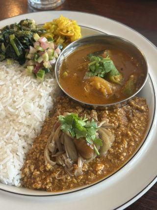 Curry Sings: A Curry Shop Open on Tuesdays in Koenji, Tokyo