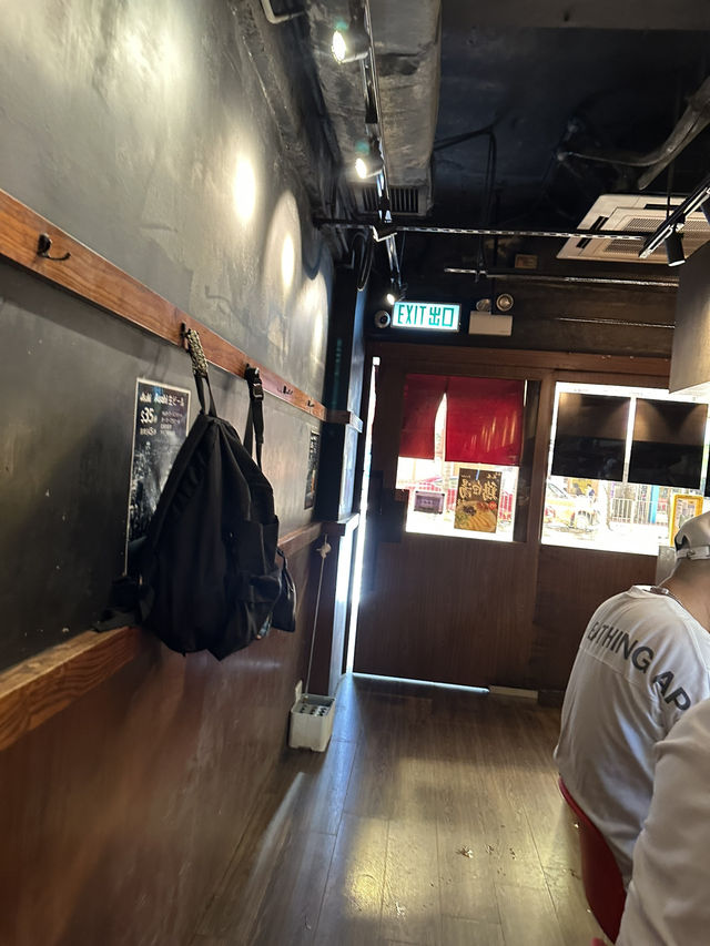 三傻到灣仔品嚐正宗日式拉麵店