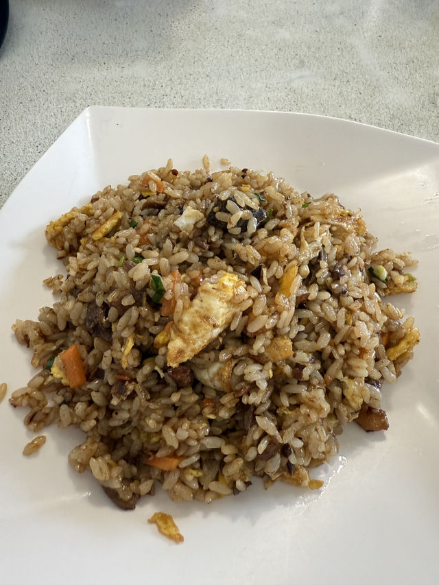 綠島羅師父海產店|海風裡的熱炒香氣,菜單是一張滿載島嶼人情味的旅途記憶 綠島羅師父海產店|海風裡的熱炒香氣,菜單是一張滿載島嶼人情味的旅途記憶