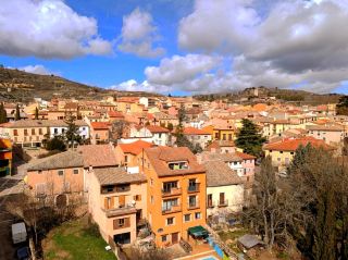 西班牙高原絕美黃色小鎮景色