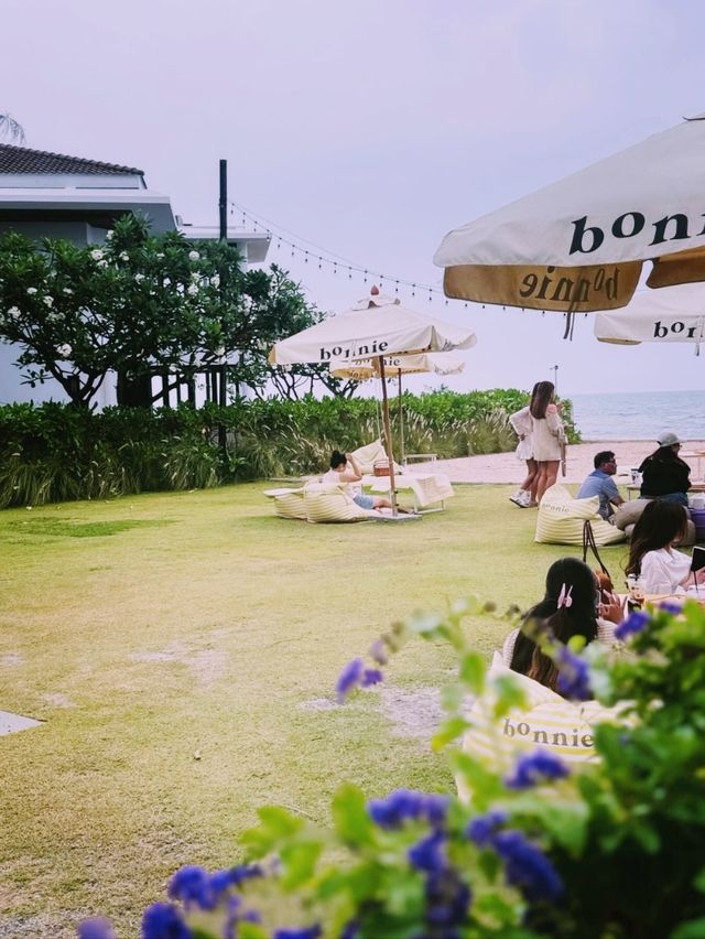 bOnnie on the beach