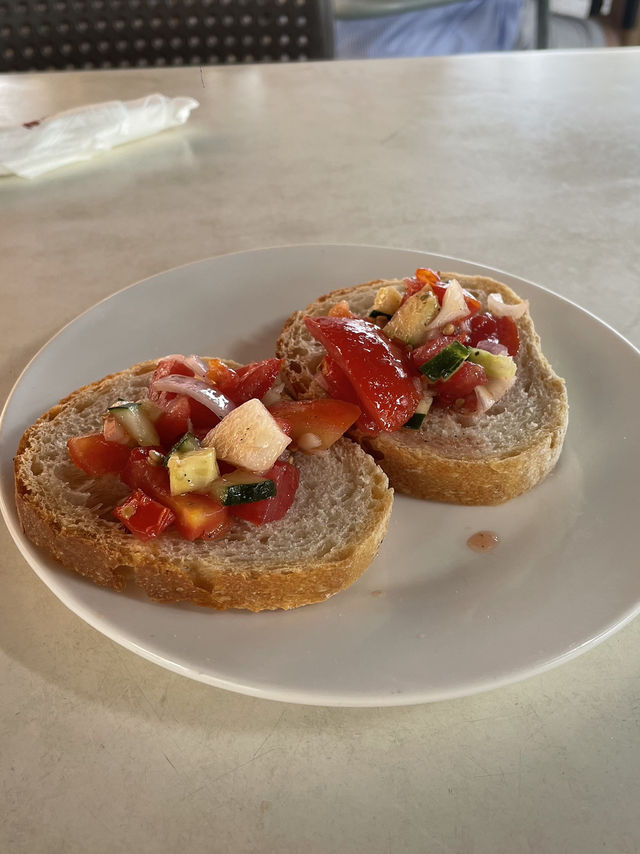 マルサシュロックの海を眺めながらランチ