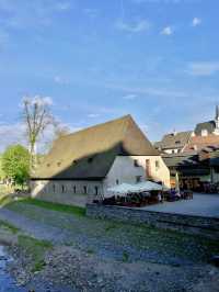 Sunny City Vibes☀️ 🍽️ A Taste of Český Krumlov – From Rustic Flavors to Riverside Charm