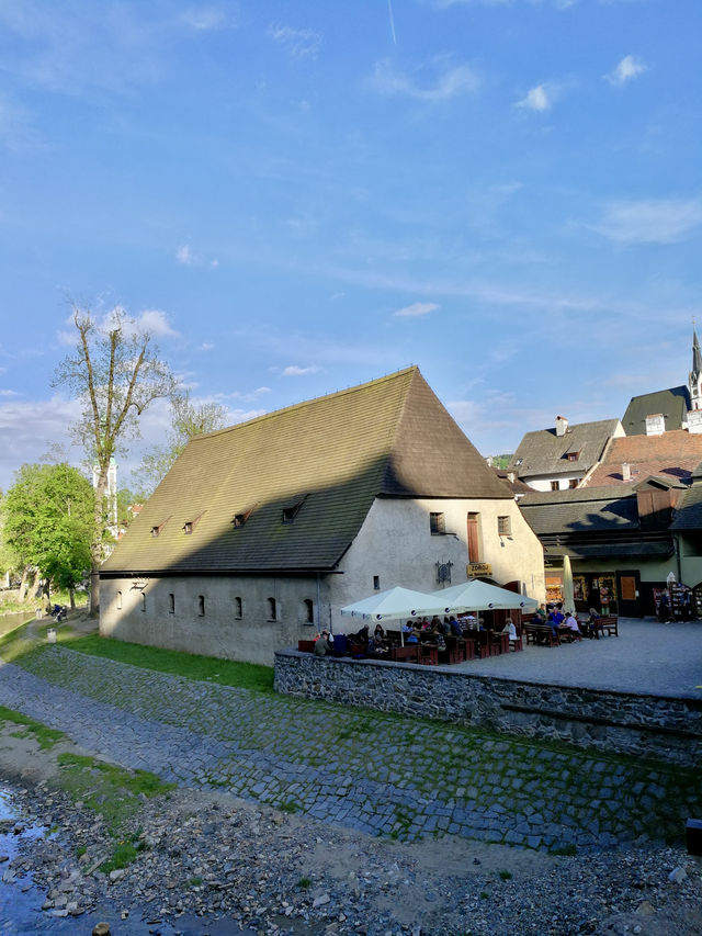 Sunny City Vibes☀️ 🍽️ A Taste of Český Krumlov – From Rustic Flavors to Riverside Charm