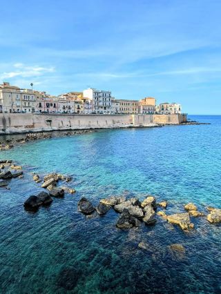 고대의 아름다움이 울려 퍼지는 시라쿠사