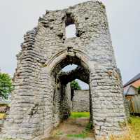 Solo Ruin Seeking: An Hour at Barry Castle