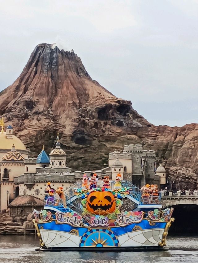 🎃 Halloween Magic at DisneySea Japan 🕸️✨