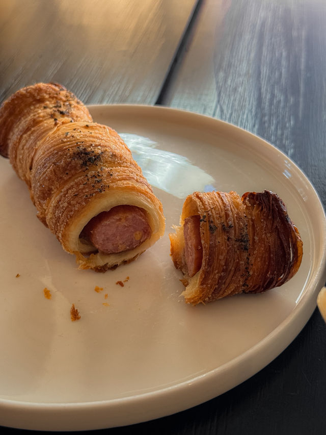 인증된 맛과 분위기, 오래 자리를 지킨 울산 카페 “페즈” 