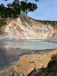 “Healing from the Earth: The Soothing Onsen of Hell Valley”