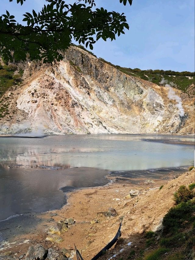 “Healing from the Earth: The Soothing Onsen of Hell Valley” “Healing from the Earth: The Soothing Onsen of Hell Valley”
