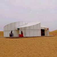 ขี่อูฐในทะเลทรายร้องเพลง