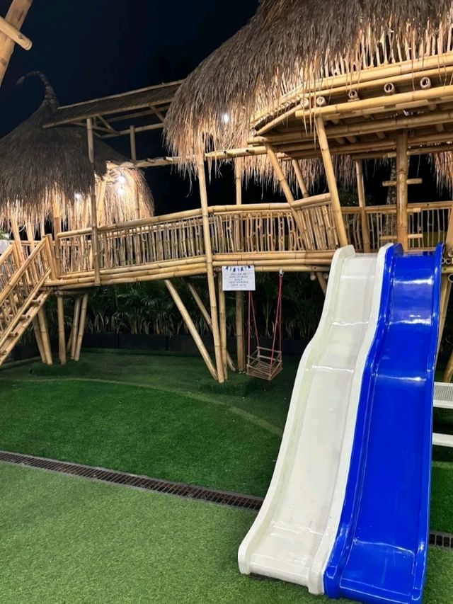 A LOVELY RUSSIAN CAFÉ IN BALI.