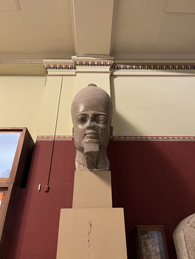 エジプト考古学博物館の古代彫像 | Trip.com カイロ