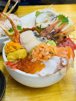 오타루 삼각시장, JR역에서 도보 1분 거리의 해산물 천국!
