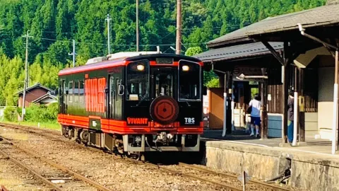 可愛的在地列車之旅! — traveler post in 惠那市