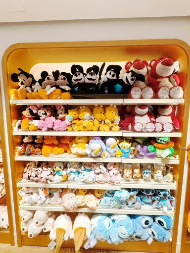香港ディズニーランド土産　ぬいぐるみセット 空港ディズニー 抱きぬいぐるみ＆ネックピロー｜$。 | Trip.com 香港