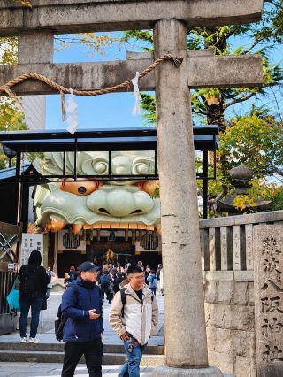Osaka's giant lion statue