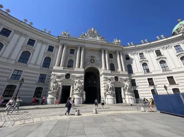 The Hofburg imperial palace in Vienna 🇦🇹