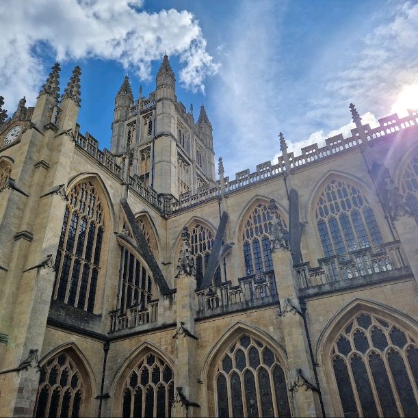 Bath Abbey: Discover the Majestic Cathedral in #Bath! 📍