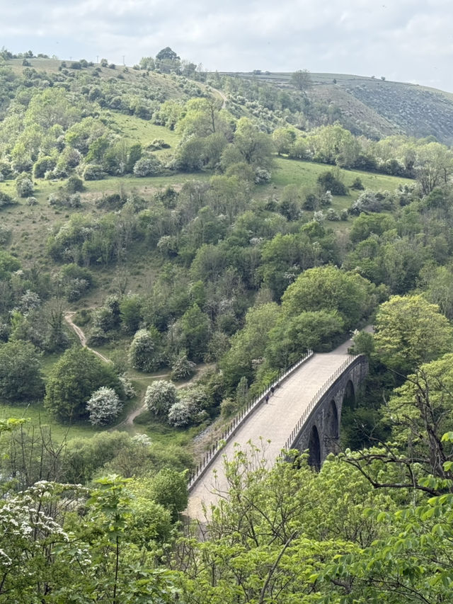 🌉🚶‍♀️ Manchester to Monsal Head: A Breathtaking Bridge to the Peaks 🏞️✨