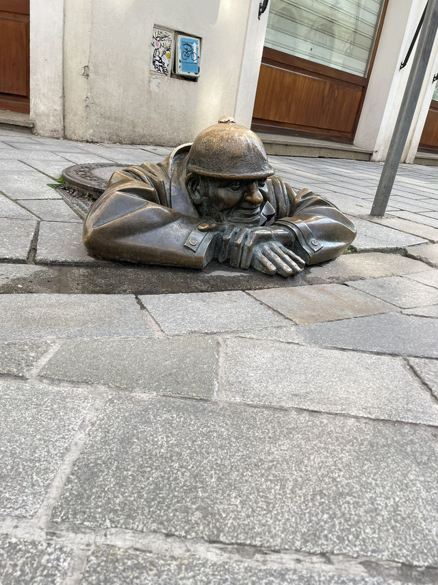 🇸🇰 Bratislava's Charms: A Day Trip Across the Danube