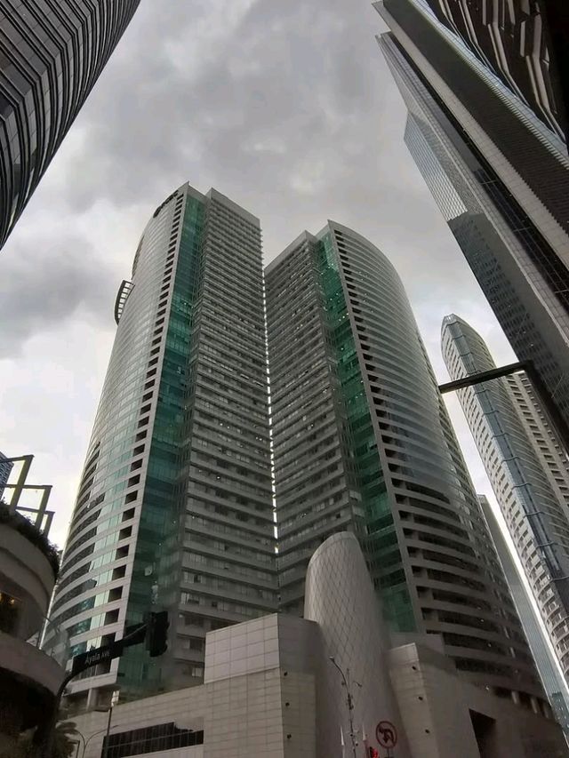 🏙️ Makati: The Stylish Pulse of Metro Manila 💼🌿