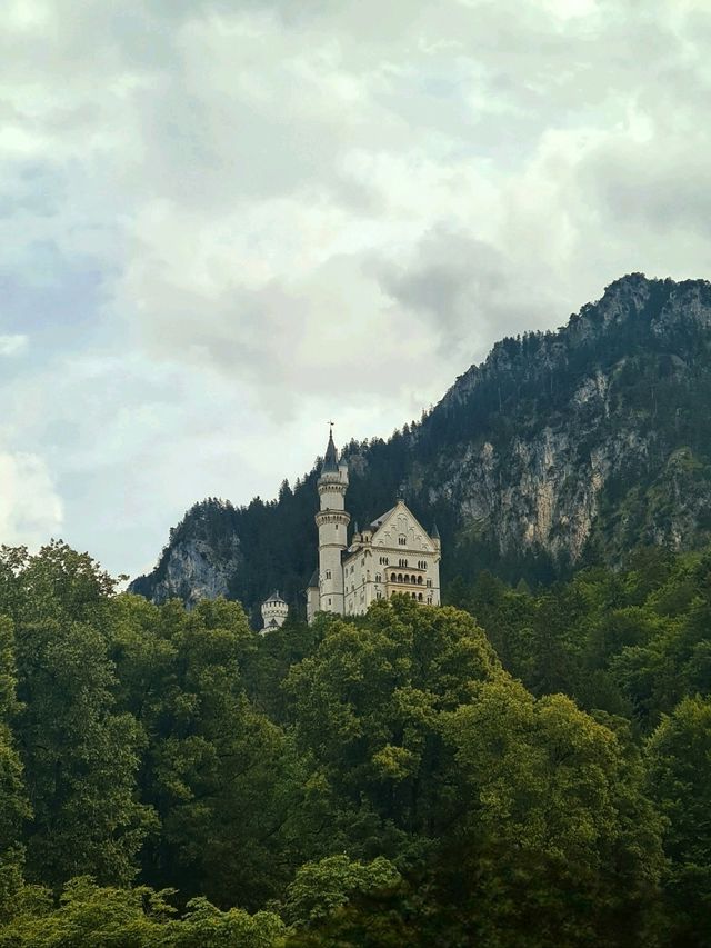 🏰 Neuschwanstein Castle – Bavaria’s Fairytale Dream