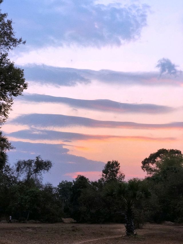Angkor Wat – Sunrise Magic & Ancient Wonder 🌅🏰