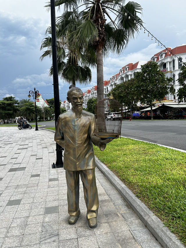 Funny monument u can meet walking in Phu Quok Funny monument u can meet walking in Phu Quok