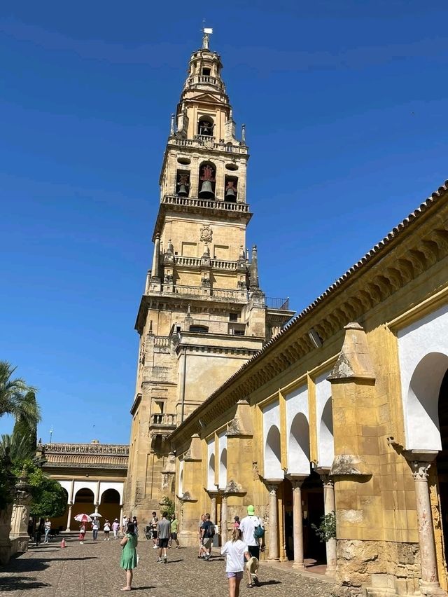 Córdoba Unveiled: Eternal Wonders and Eerie Halloween Thrills Córdoba Unveiled: Eternal Wonders and Eerie Halloween Thrills
