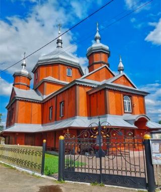 10 Dreamy Historic Wooden Churches in Western Ukraine ⛪✨