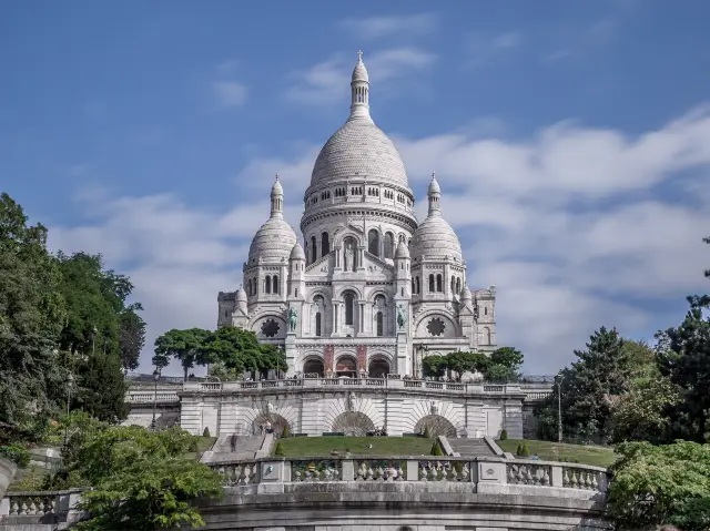A Mighty Parisian Basilica!