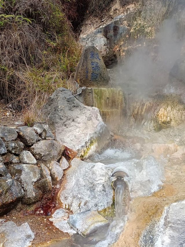 雲南騰沖熱海丨徐霞客到此一遊，熱海大滾鍋煮雞蛋，姐妹泉