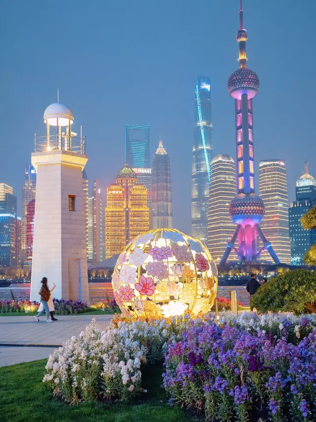 With the arrival of spring and clear skies, let's meet at the North Bund