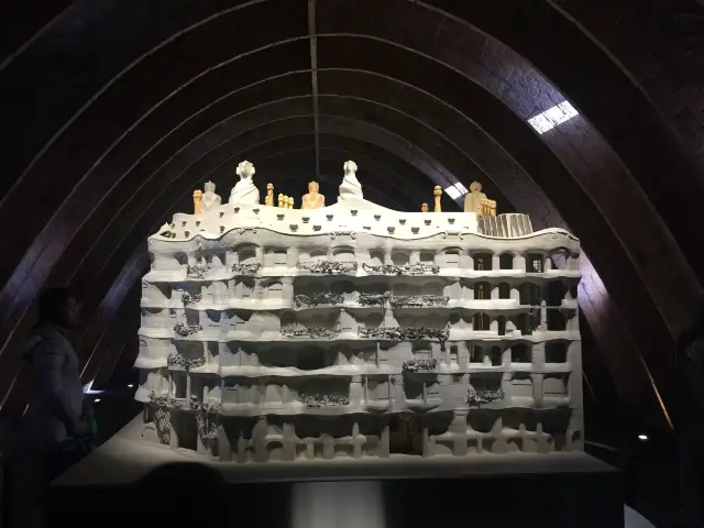 バルセロナ｜カサ・ミラ CASA MILà