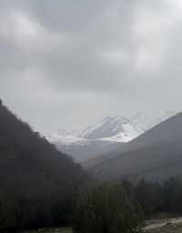 煙霧繚繞祁連山，人間仙境冰溝河