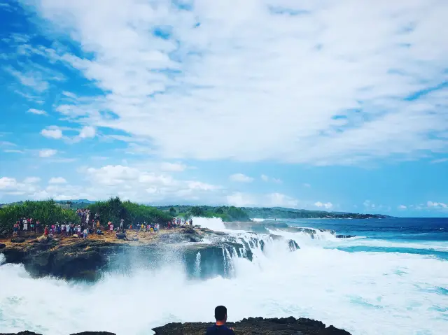 The dreamy Blue Lagoon Island of Bali hides the perilous Tears of the Devil