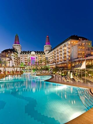 🌟🏨 Luxe Stays in Türkiye: Delphin Diva Premiere 🌊🛏️